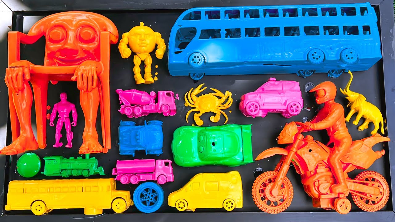 Membersihkan Mainan Mobil-Mobilan, Mobil Ambulance, school bus, police, Motor Balap, mainan hewan