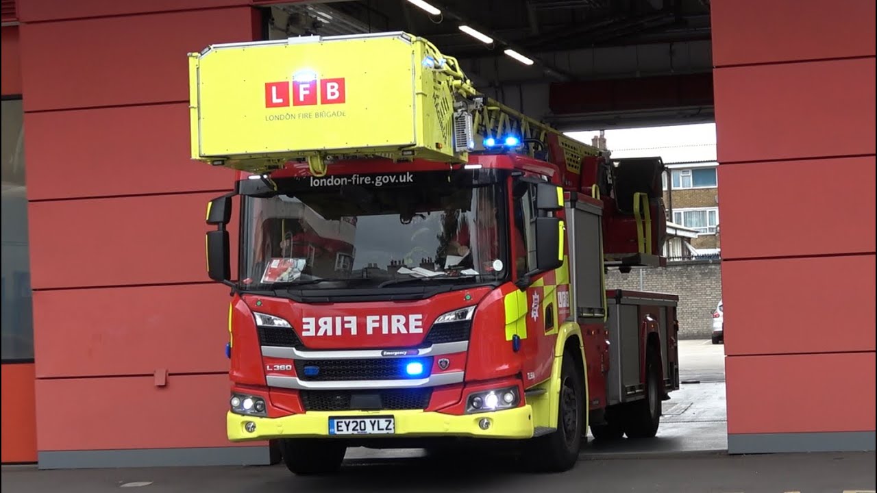 Old Kent Road Fire Station 32m Turntable Ladder *reserve* - London Fire Brigade