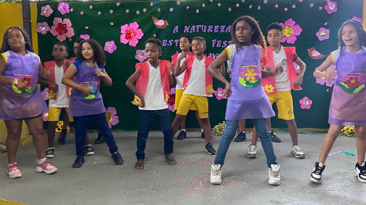 Apresenta&ccedil;&atilde;o de primavera. 3&ordm; e 4&ordm; ano - 2&ordm;Turno