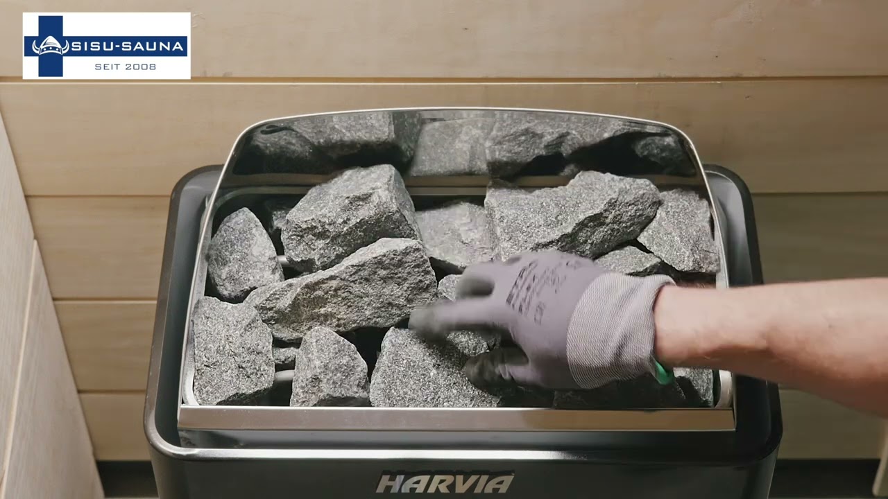 Aufschichten der Saunasteine bei wandmontierten Saunaöfen von Harvia