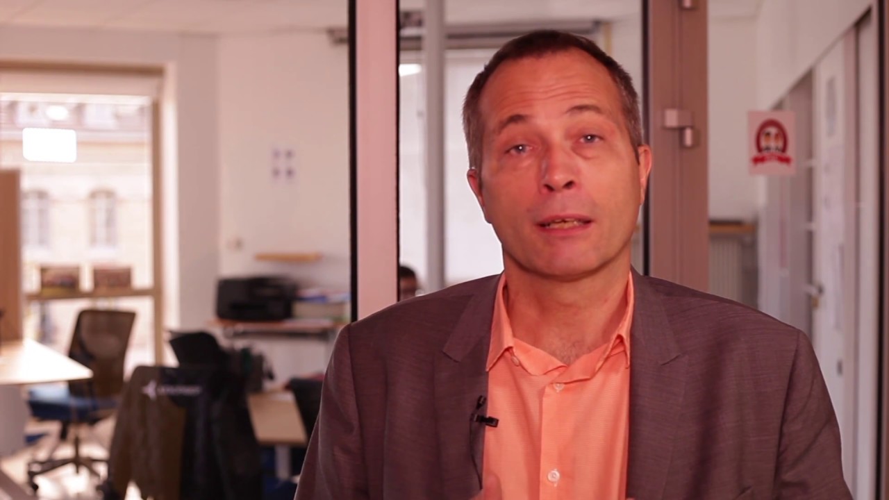 Interview de Louis-Joseph Brossollet, directeur de l'Enseignement à l'ISEP
