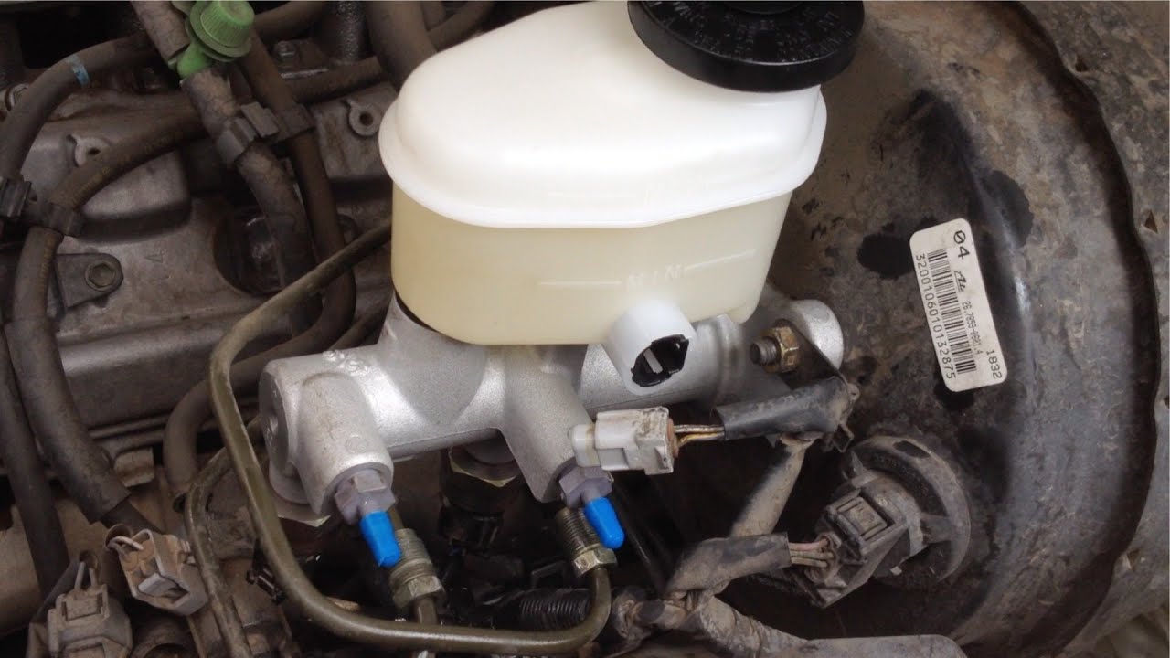 Главный тормозной цилиндр Toyota Sequoia 2001-2007 годов выпуска