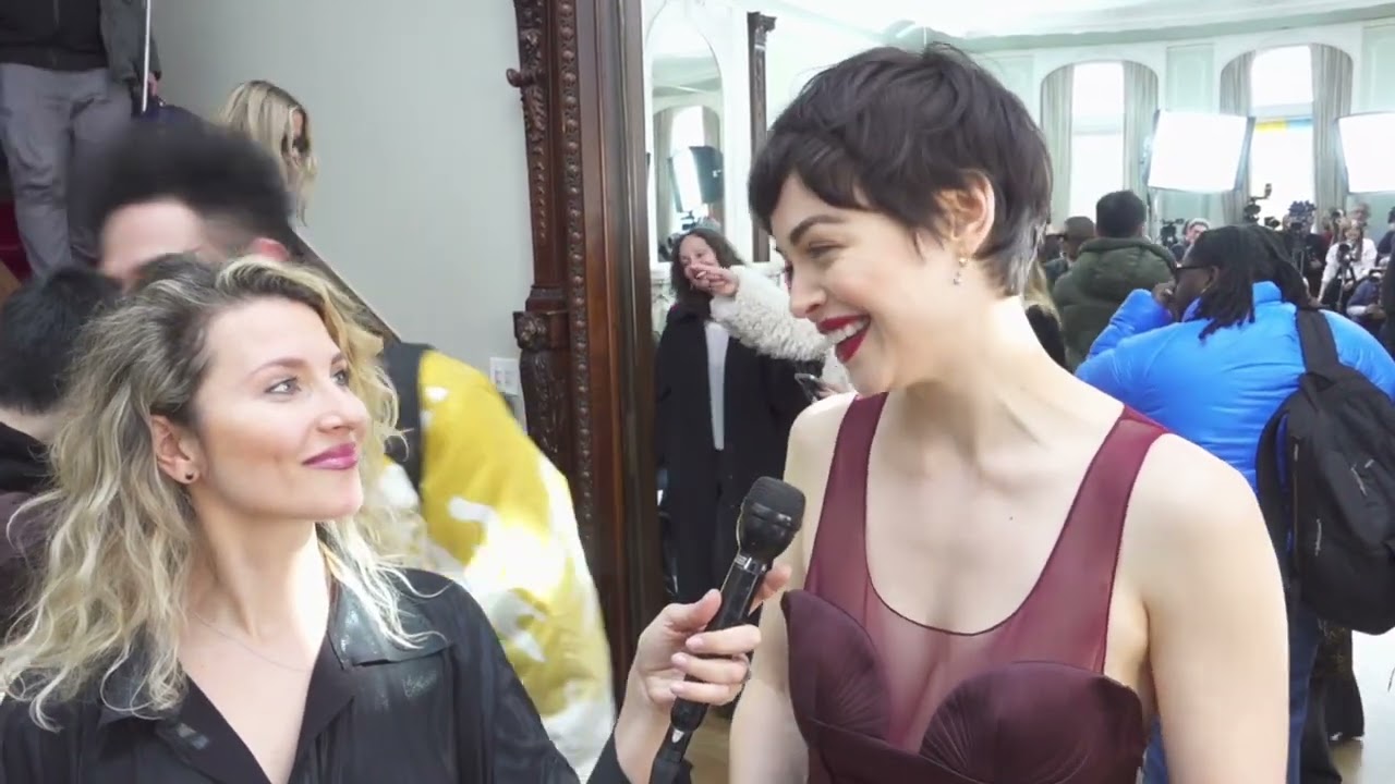 Celebrity Interview With Conor Leslie About Red Carpet Faux Pas