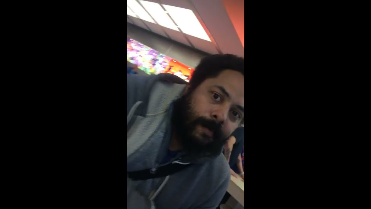 a conversation with a technician at the genius bar of apple in boston