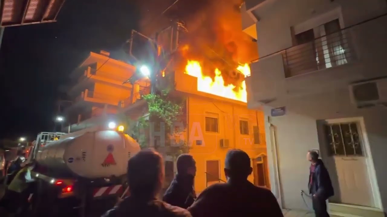 Φωτιά σε πολυκατοικία στη Θήβα - Ισχυρή πυροσβεστική δύναμη στο σημείο
