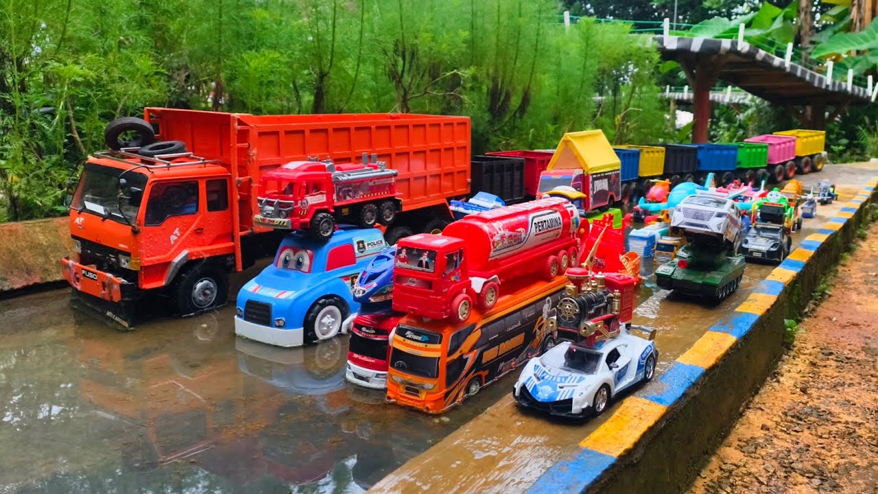 WADIDAU !!! Mobil Truk Tronton Panjang Bongkar Mainan Mobil Mobilan Truk Molen, Forklift, Ambulan