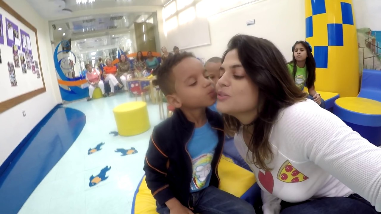Techy Fatule - Un Besito (Video Oficial)