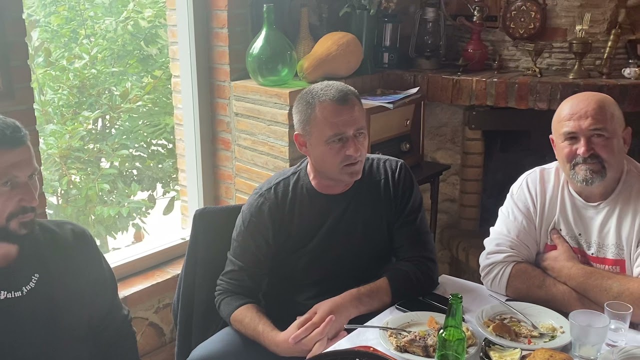 Vala puthi shkembin moj - marres Robert Memaj,kthyes Novrus Gjoni, hedhes Boro Begalla