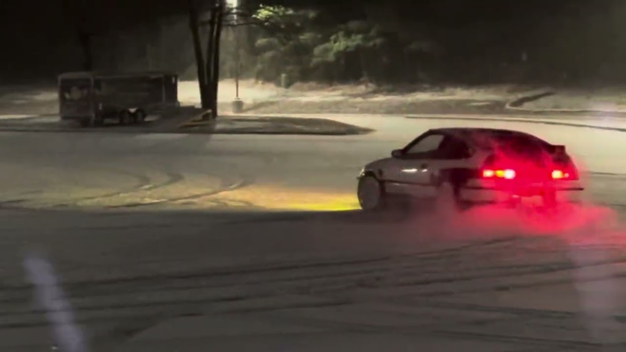 Awd crx donuts in the snow 