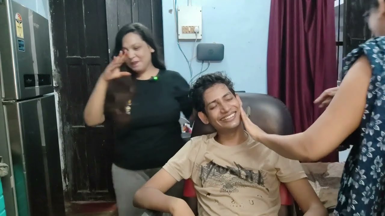 Sana and Fiza Massaged Me: Life Ho to Aisi