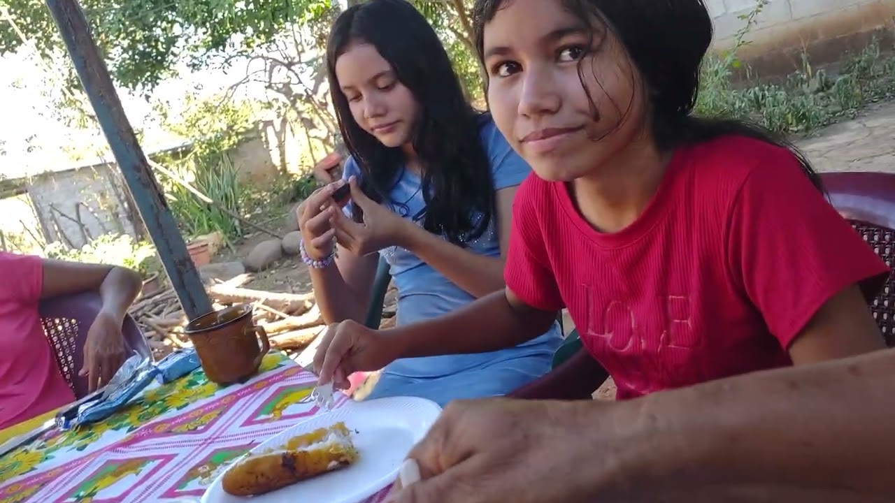 Aquí ya disfrutando las ricas canoas con un rico cafecito,