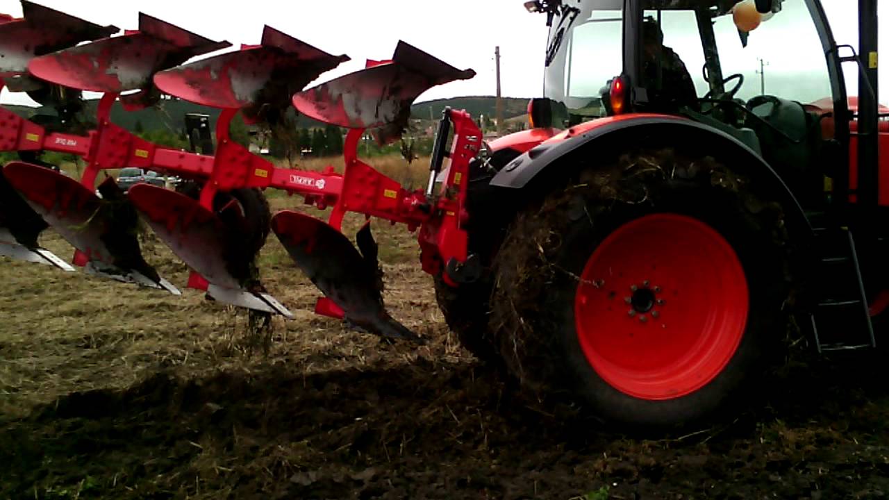 Трактор Kubota М 135 GX II и плуг Akpil