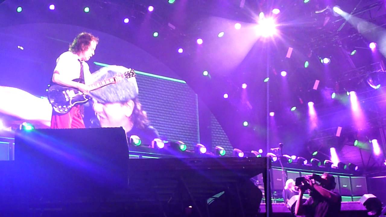 AC/DC Rock n Roll Train LIVE in Melbourne (Etihad Stadium) 6 Dec 2015