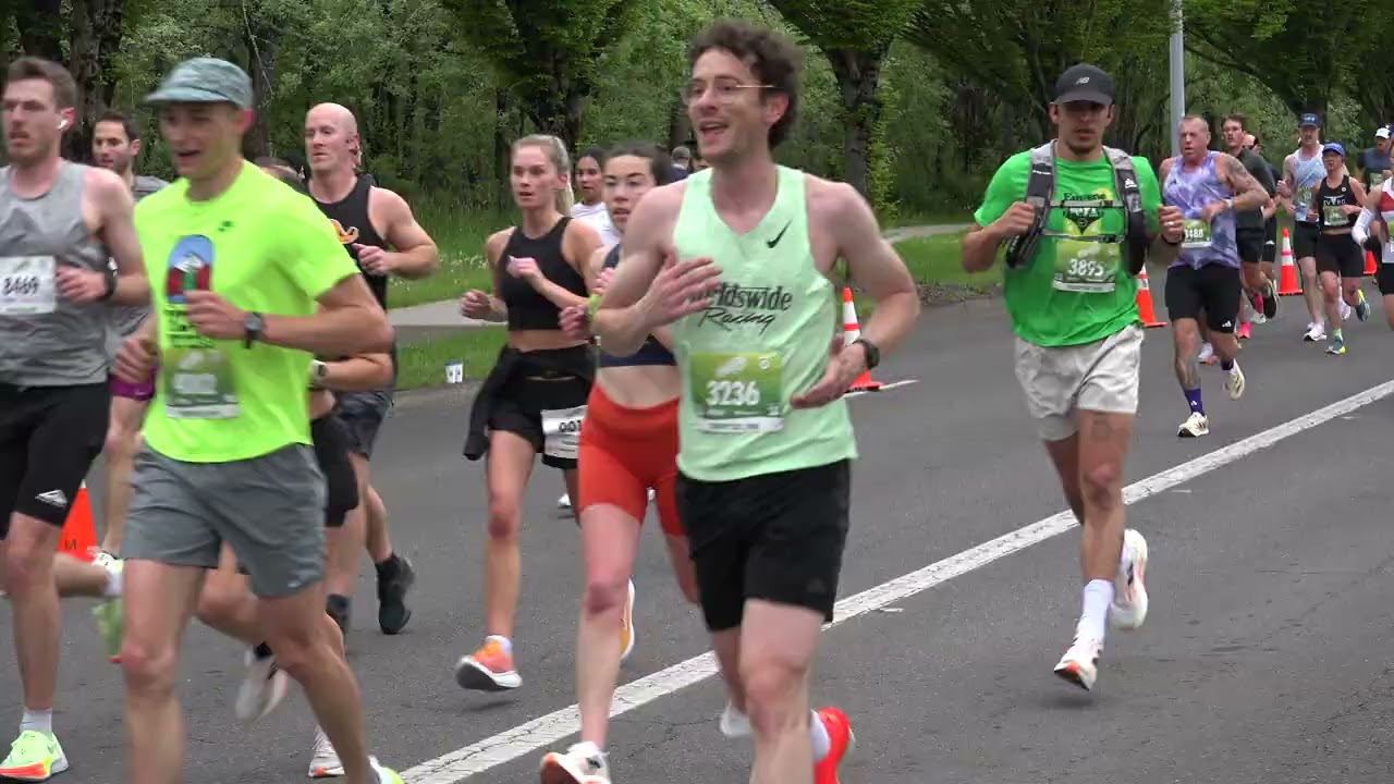 Eugene Marathon 2025 running past 30th & Hilyard