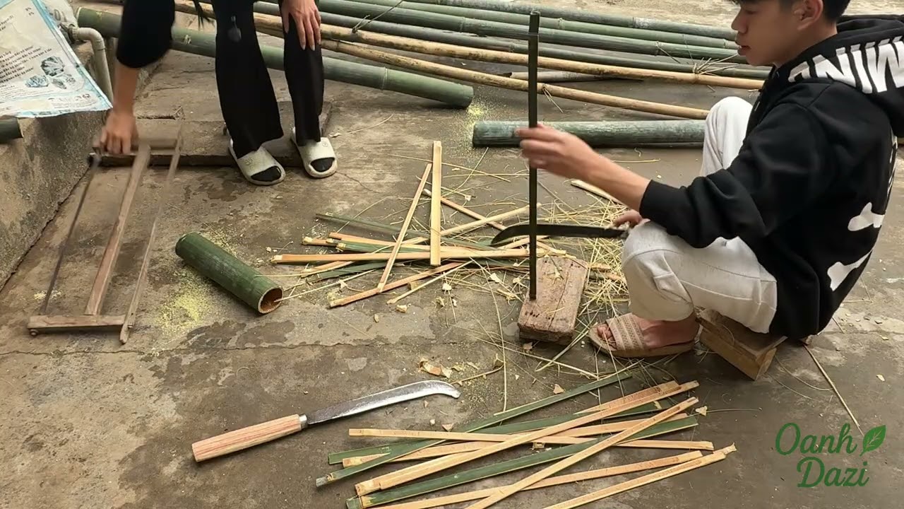 Building a palm-leaf shelter – Simple, peaceful countryside life
