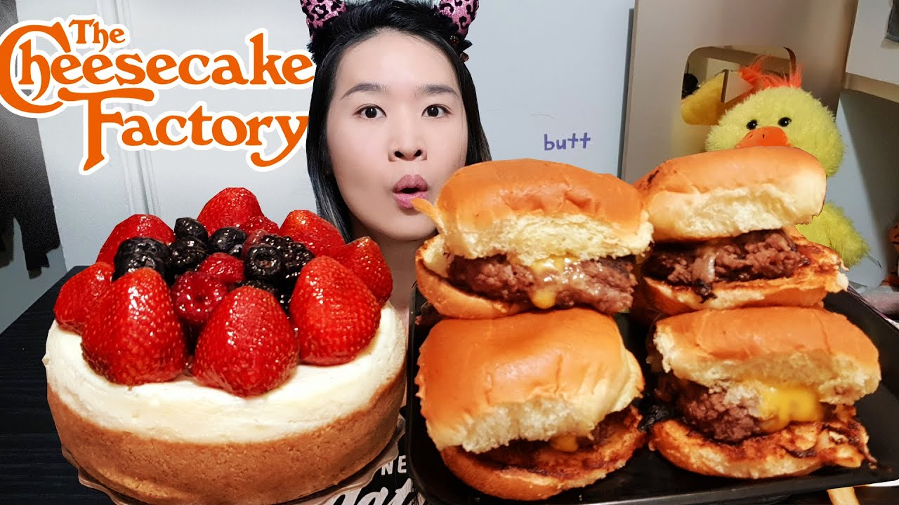 Cheesecake Factory: придорожные слайдеры и классический чизкейк! Мини-чизбургер, клубничный торт,...