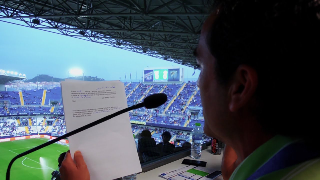 Así vive el partido el speaker de La Rosaleda