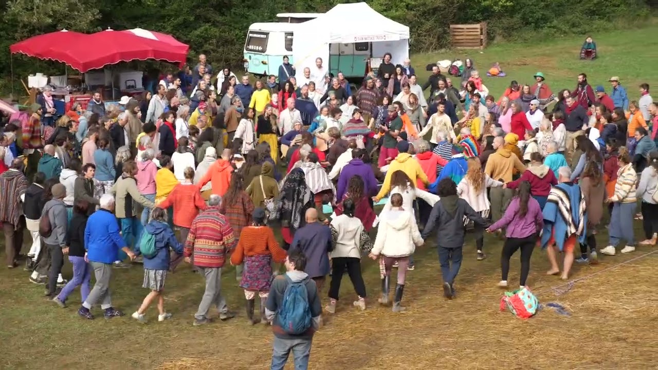 Danse de la paix au Mantra Fest 2025