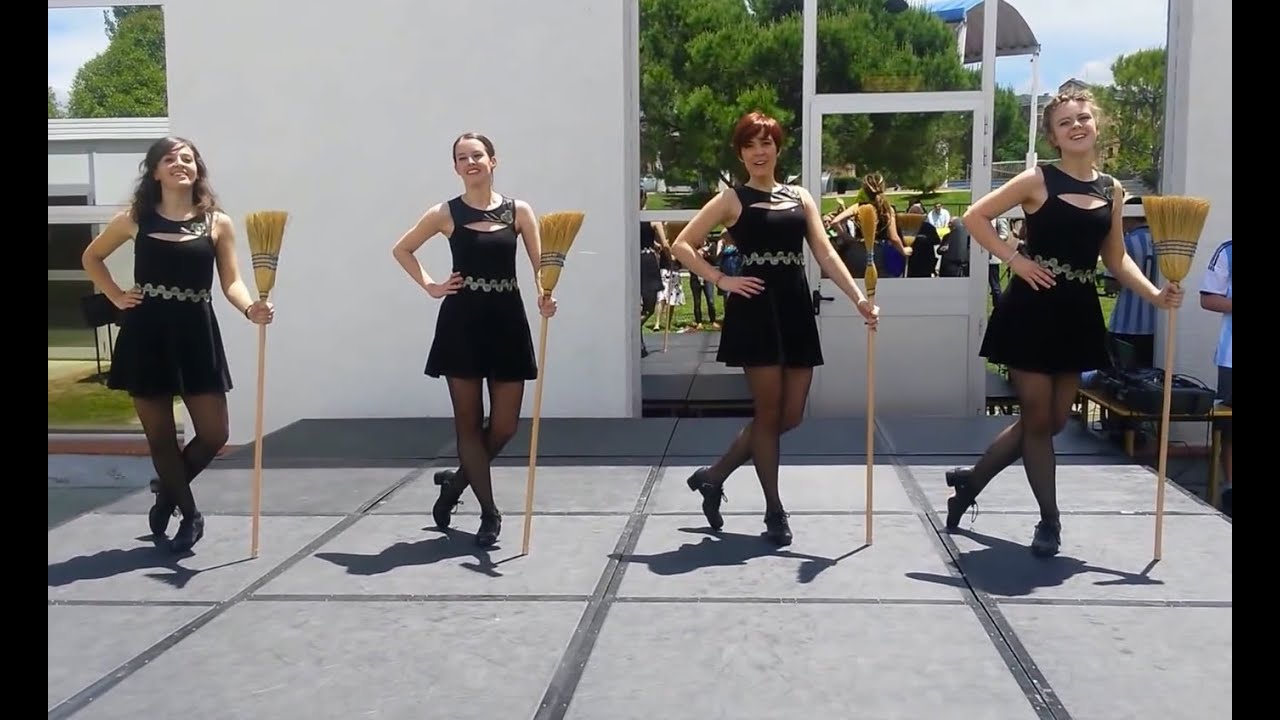 Irish Brush Dance 💚🧹
