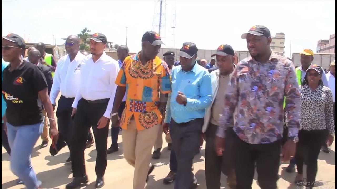 Musa Ecweru meets with Kenya Minister at Malaba border