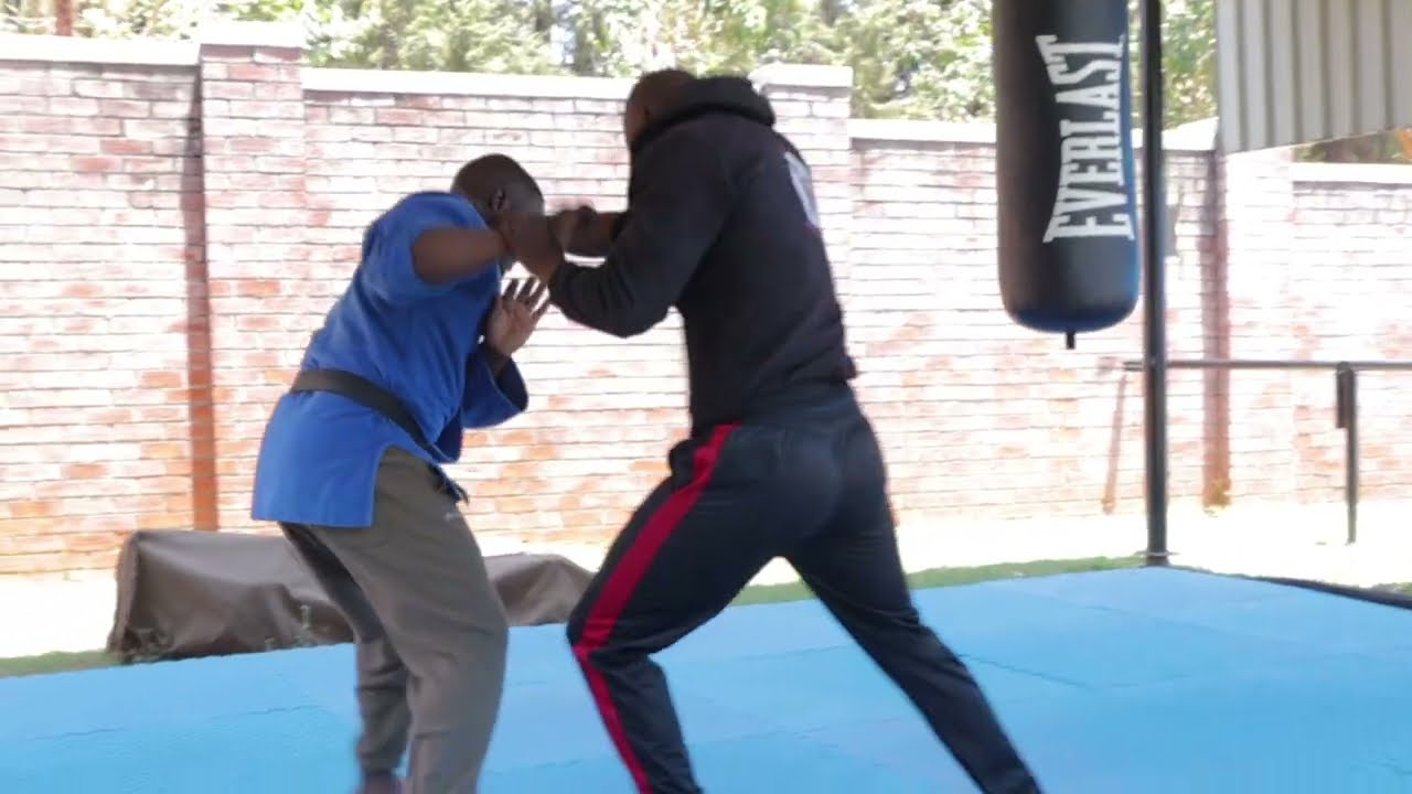 Wing Chun vs Judo :Collar Grab Self Defense