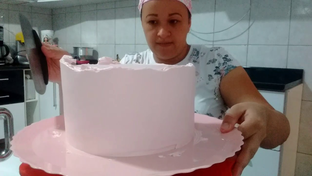 Alisando e aplicando Textura no bolo...