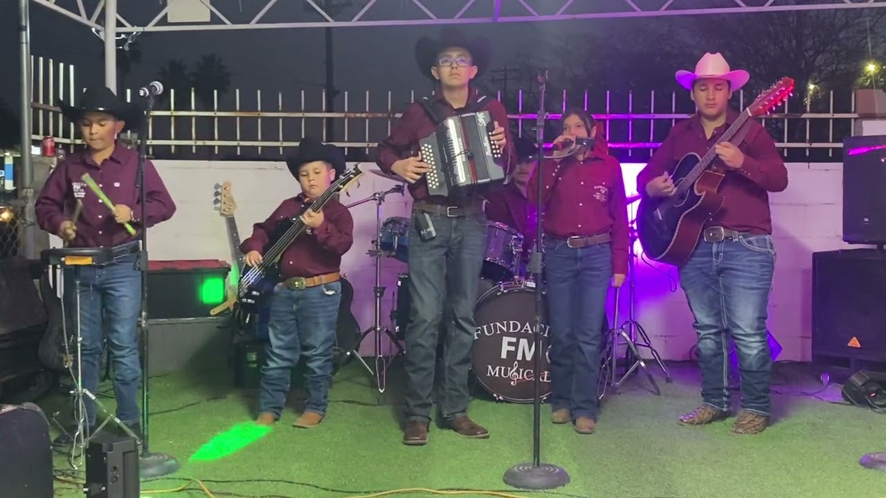 Alexander y su grupo