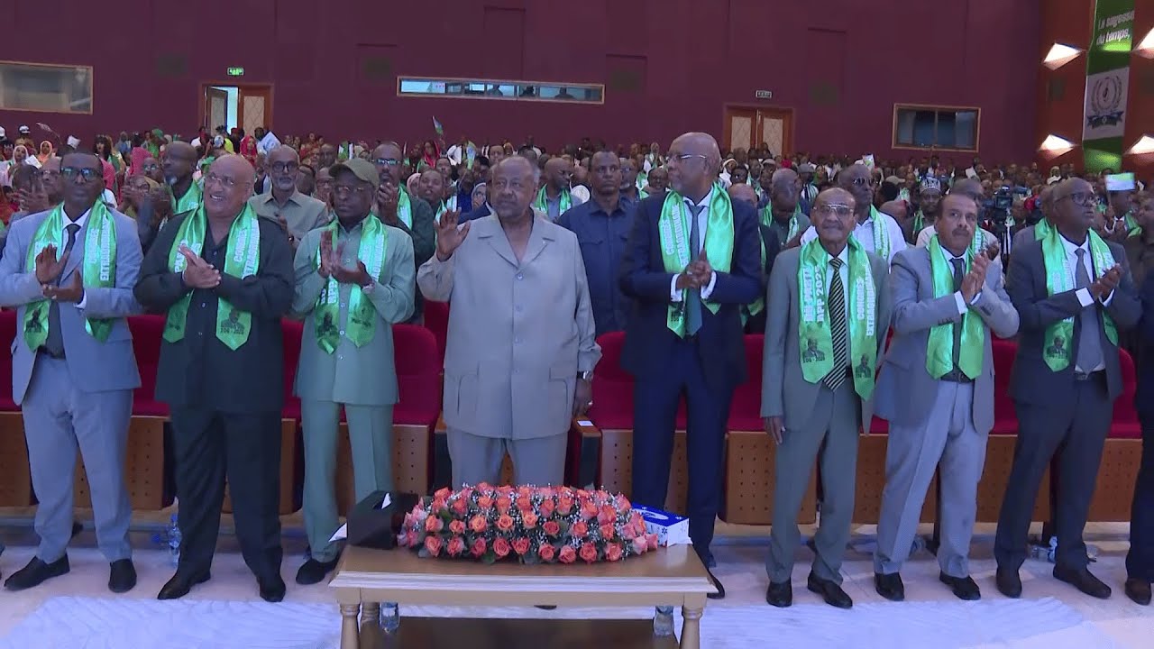Entrée triomphale du Président et de la Première Dame sous les applaudissements du public