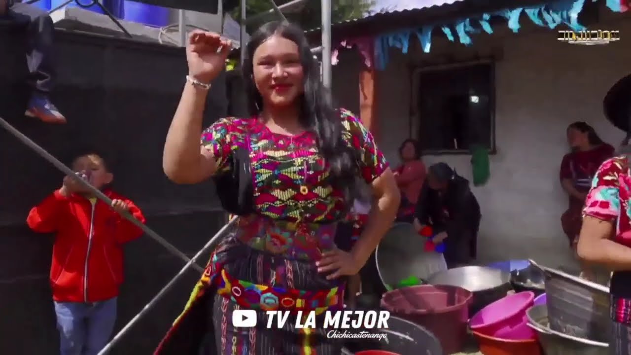 Así lo bailan, las chicas del 12 de octubre Chuguexa con marimba orquesta, el rosario ￼￼