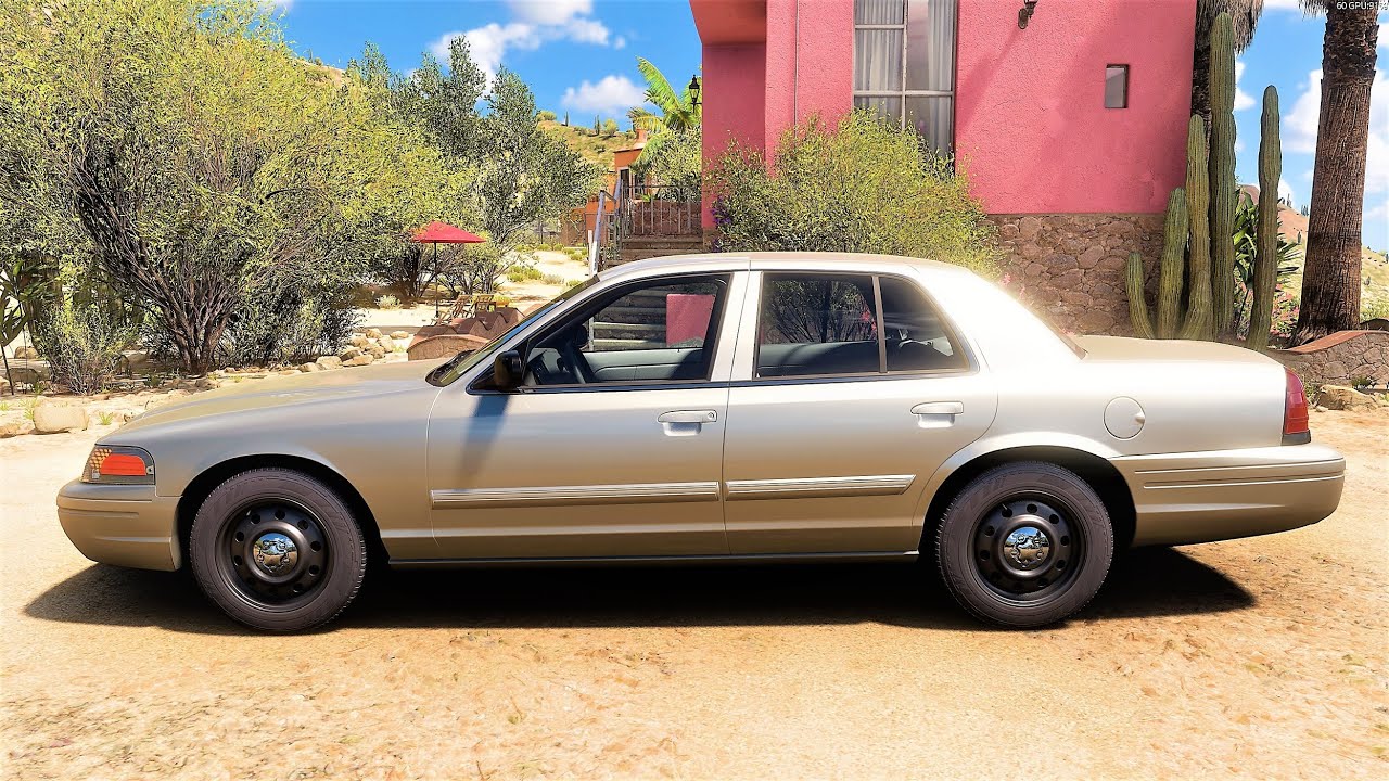 Forza Horizon 5 . Ford Crown Victoria Police Interceptor 2010 . Car Show Speed Jump Crash Test Drive