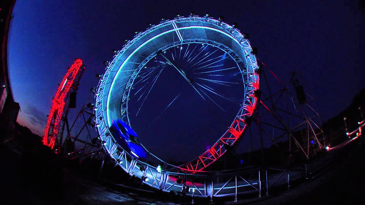 Jaguar F-PACE | F-PACE sets Guinness World Record with 360 Loop