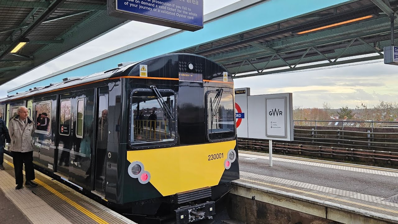 GWR Battery Train Class 230 arriving into West Ealing