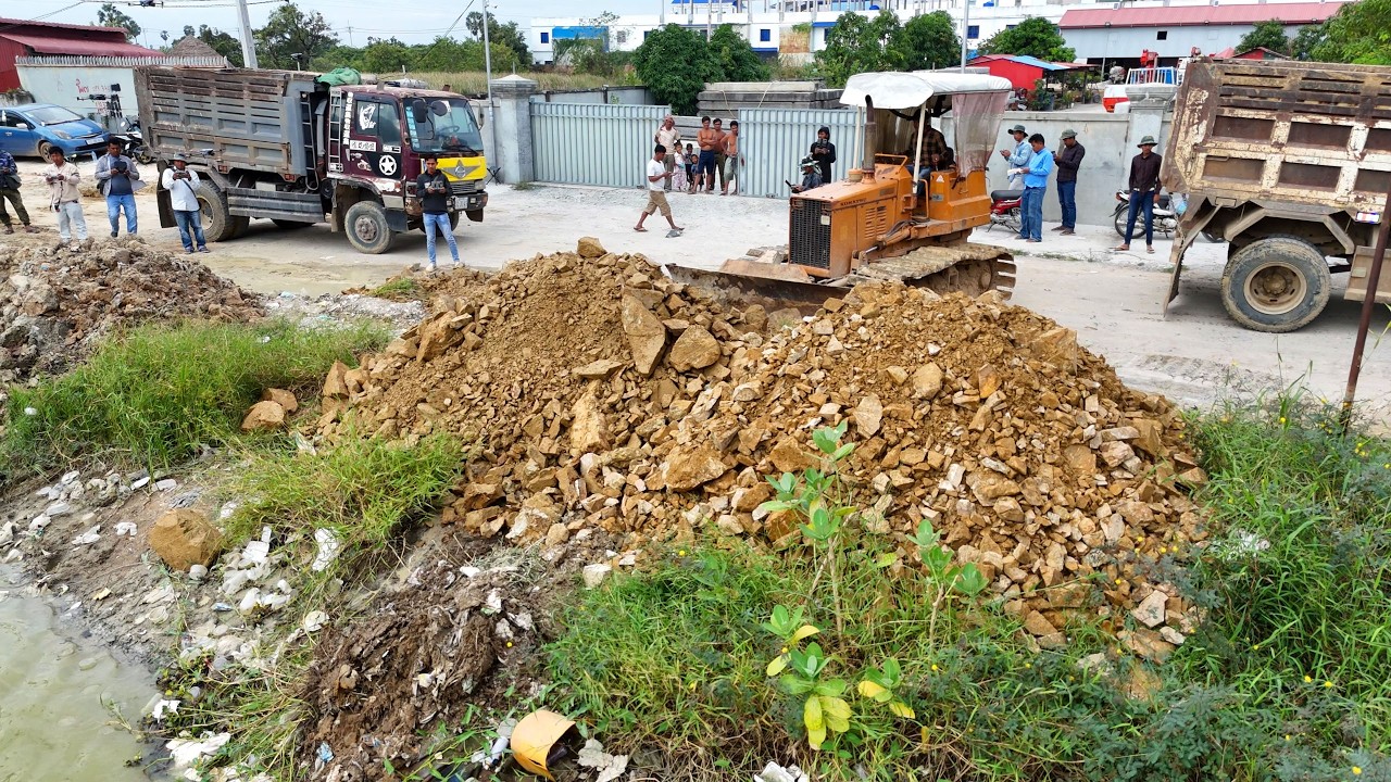 Just New Site Started!! Operation Using KOMATSU Dozer and 6-Wheel Dump Trucks Filling Flooded Land