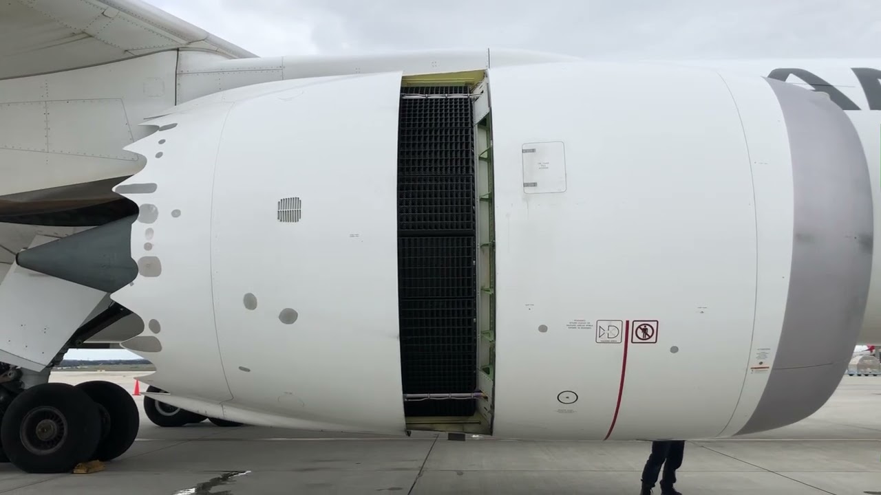 B787 GEnx thrust reverser test.