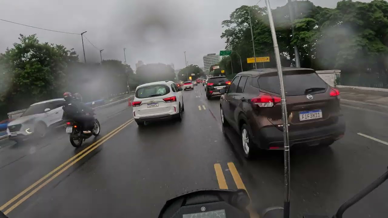 Lander voltando com chuva bora 🏍️🌧️🇧🇷🙌🙏💪