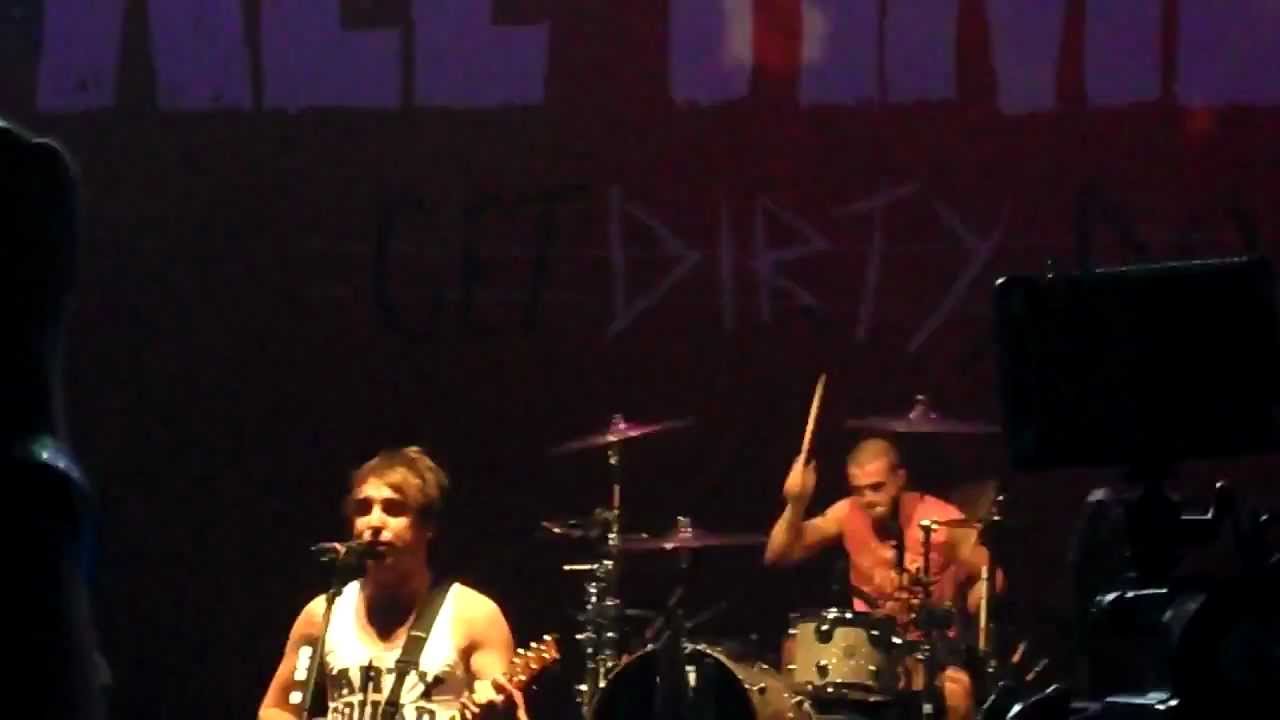 Six Feet Under The Stars - All Time Low (Live in Manila)