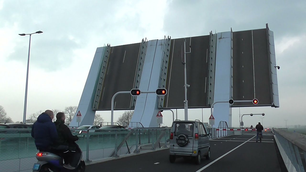Brugopening Koningin Maximábrug Alphen a/d Rijn Basculebrug/ Drawbridge/ Pont Basculant/ Zugbrücke