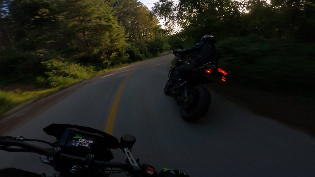 Yamaha MT-09 v Tracer 900 v MT-10 Downhill