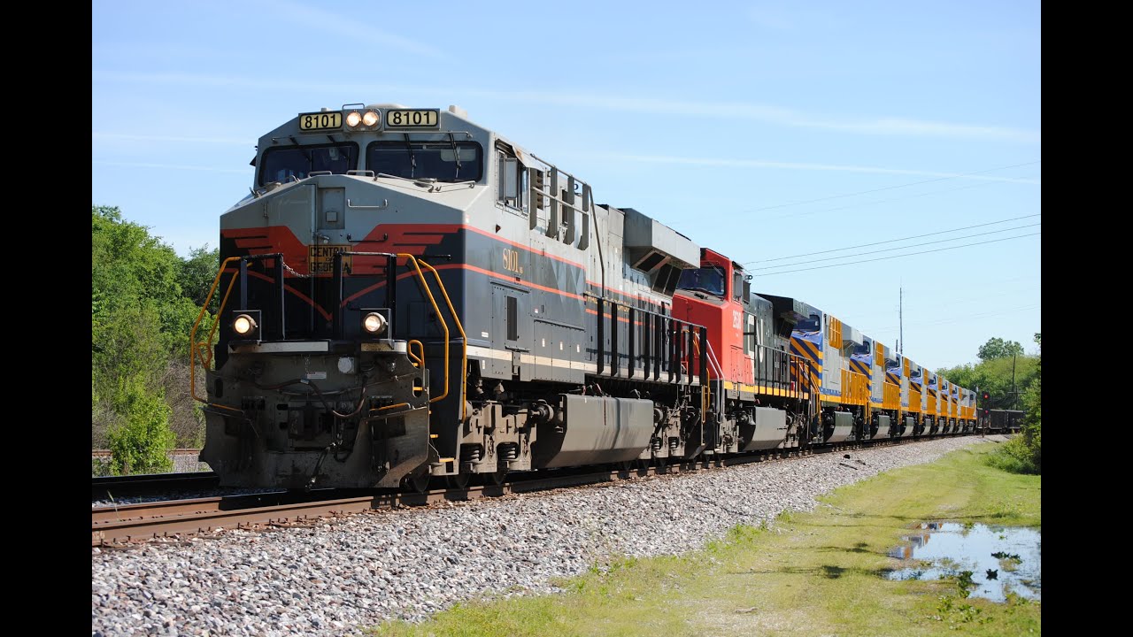 HD: 5/13/16 NS 8101 leads NS 31N w/ new CREX ES44AC's