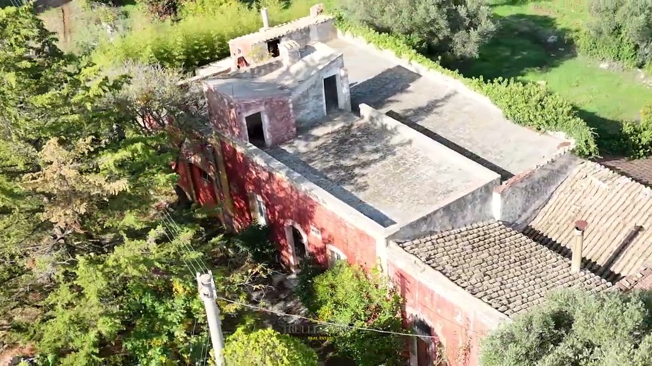 Autentico casale in pietra immerso nella campagna pugliese