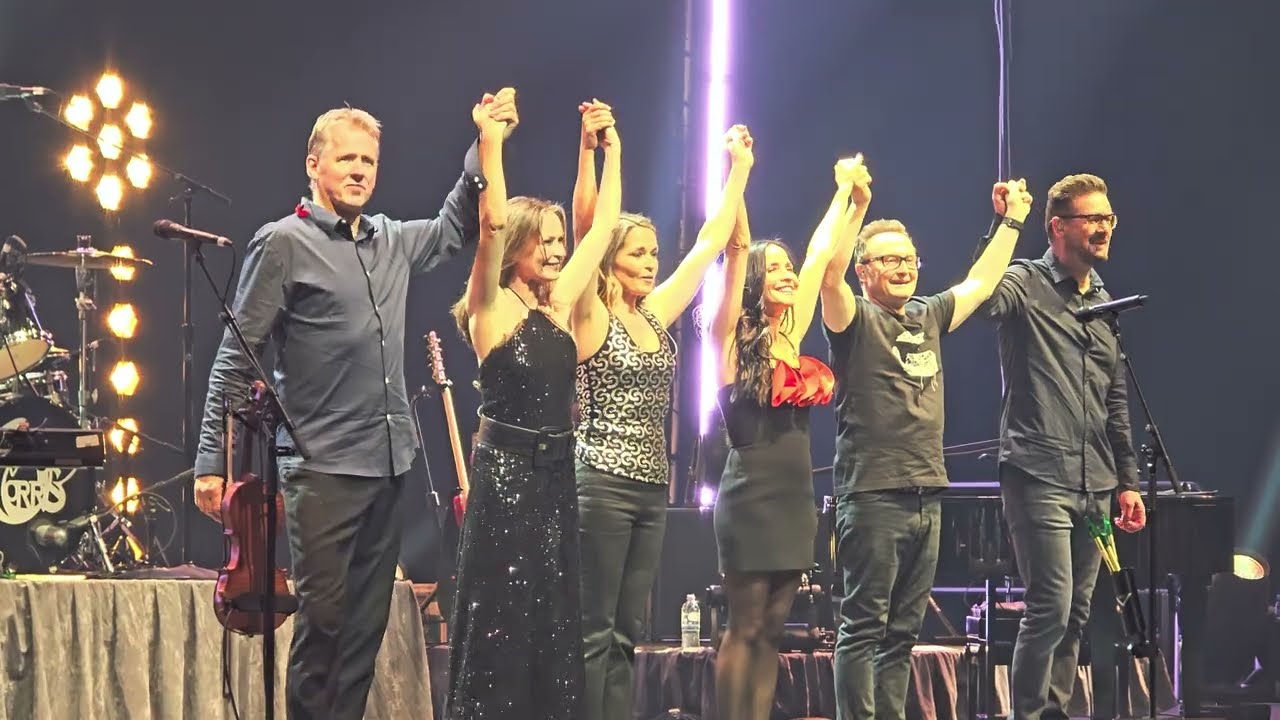 The Corrs - Toss The Feathers & Walk Off @ ICC Sydney Theatre, 20th February 2025