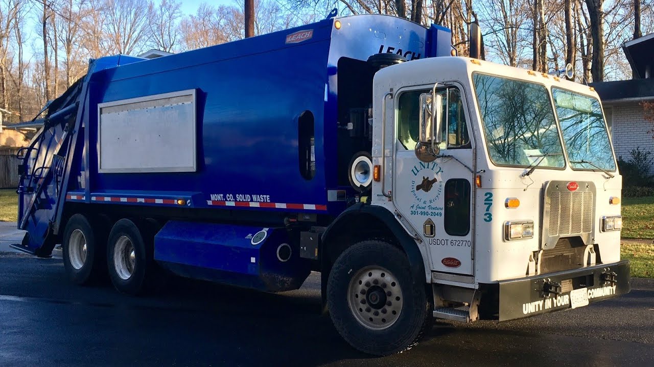 Peterbilt 320 / Leach 2RIII rear Loader Garbage Truck