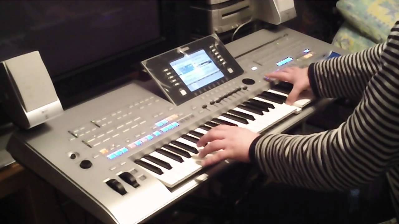 Greg Lake - I Believe In Father Christmas Played On Yamaha Tyros 4