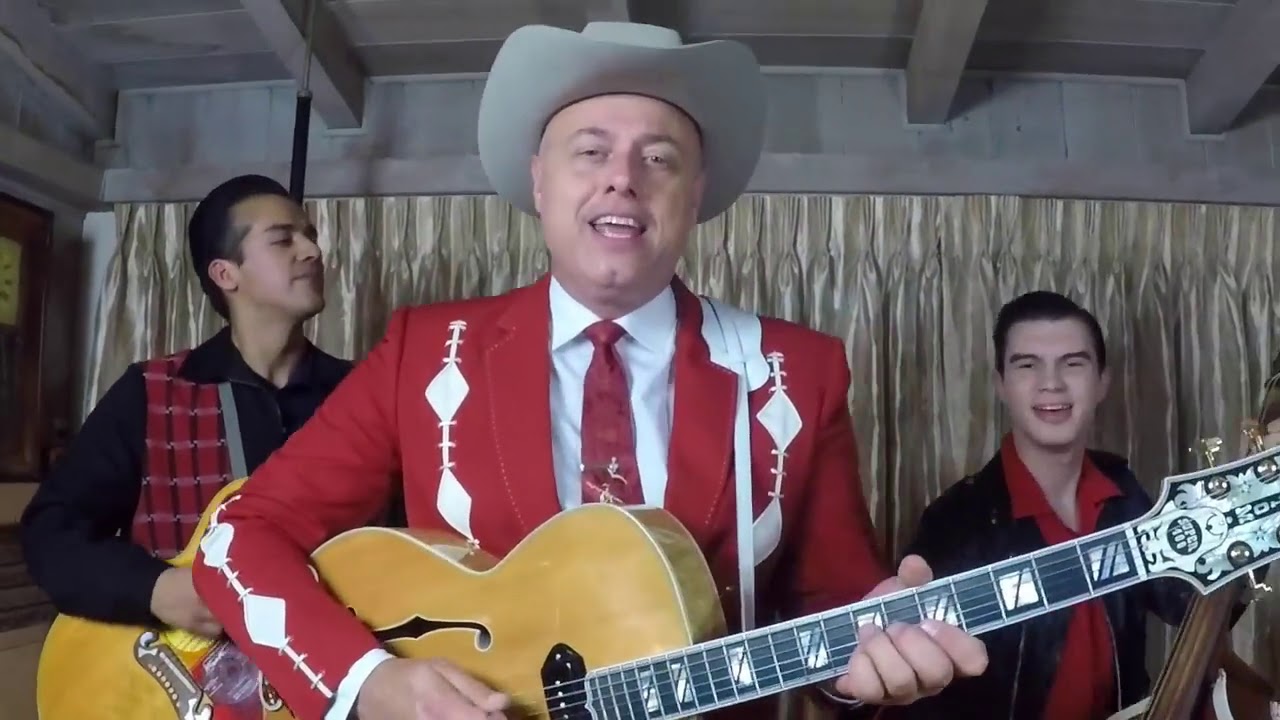 Deke Dickerson & The Whippersnappers singing “Here Kitty, Kitty.”