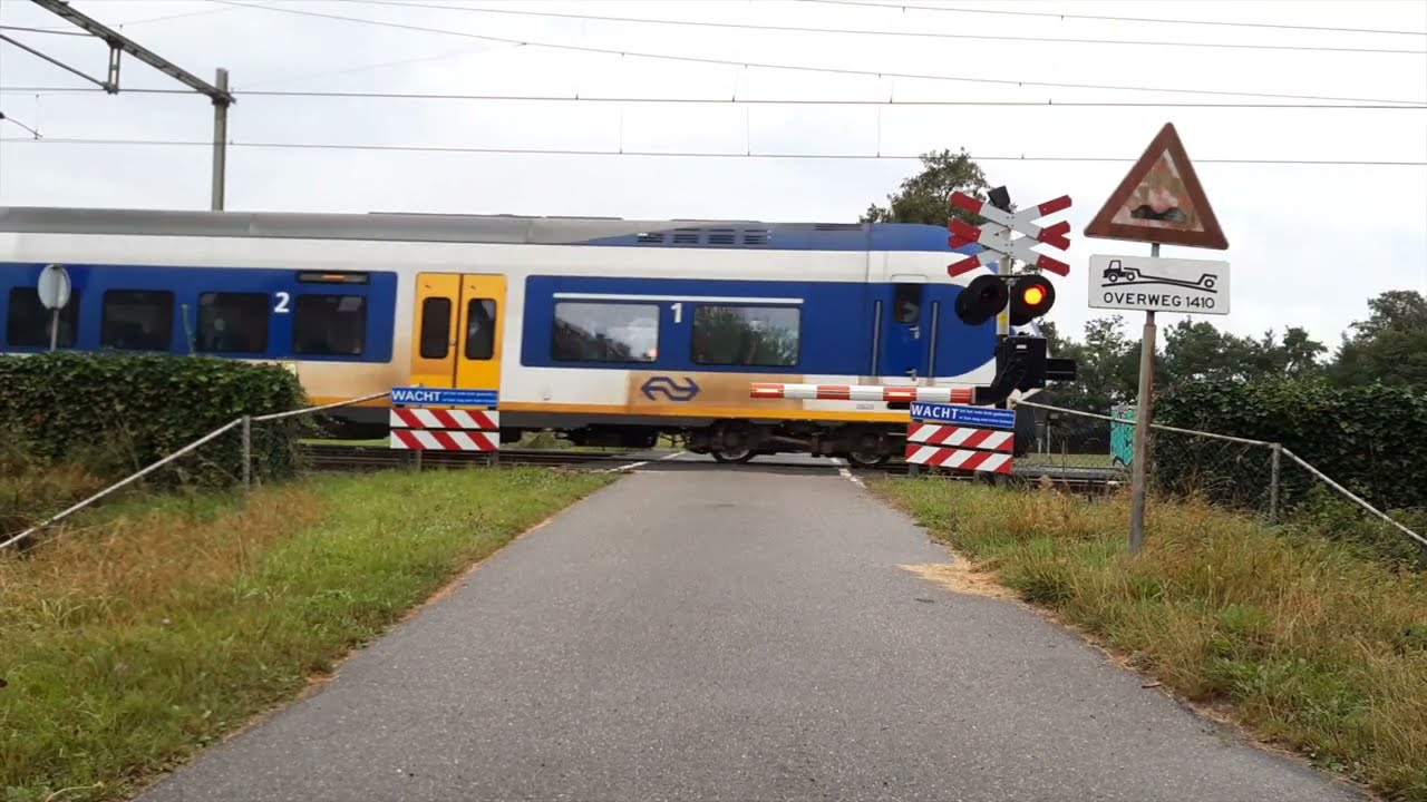 Spoorwegovergang Haren // Dutch Railroad Crossing
