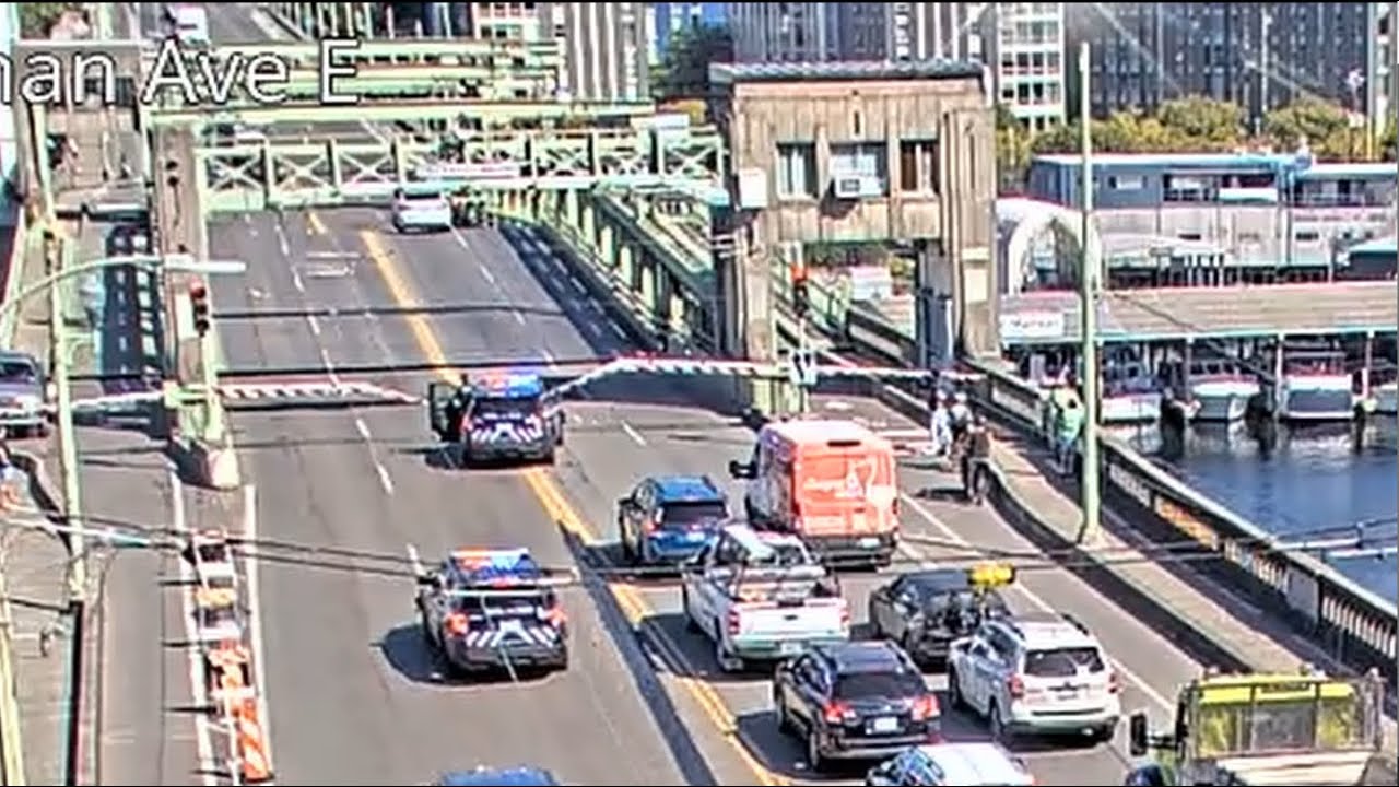 Stolen car jumps the University Bridge!