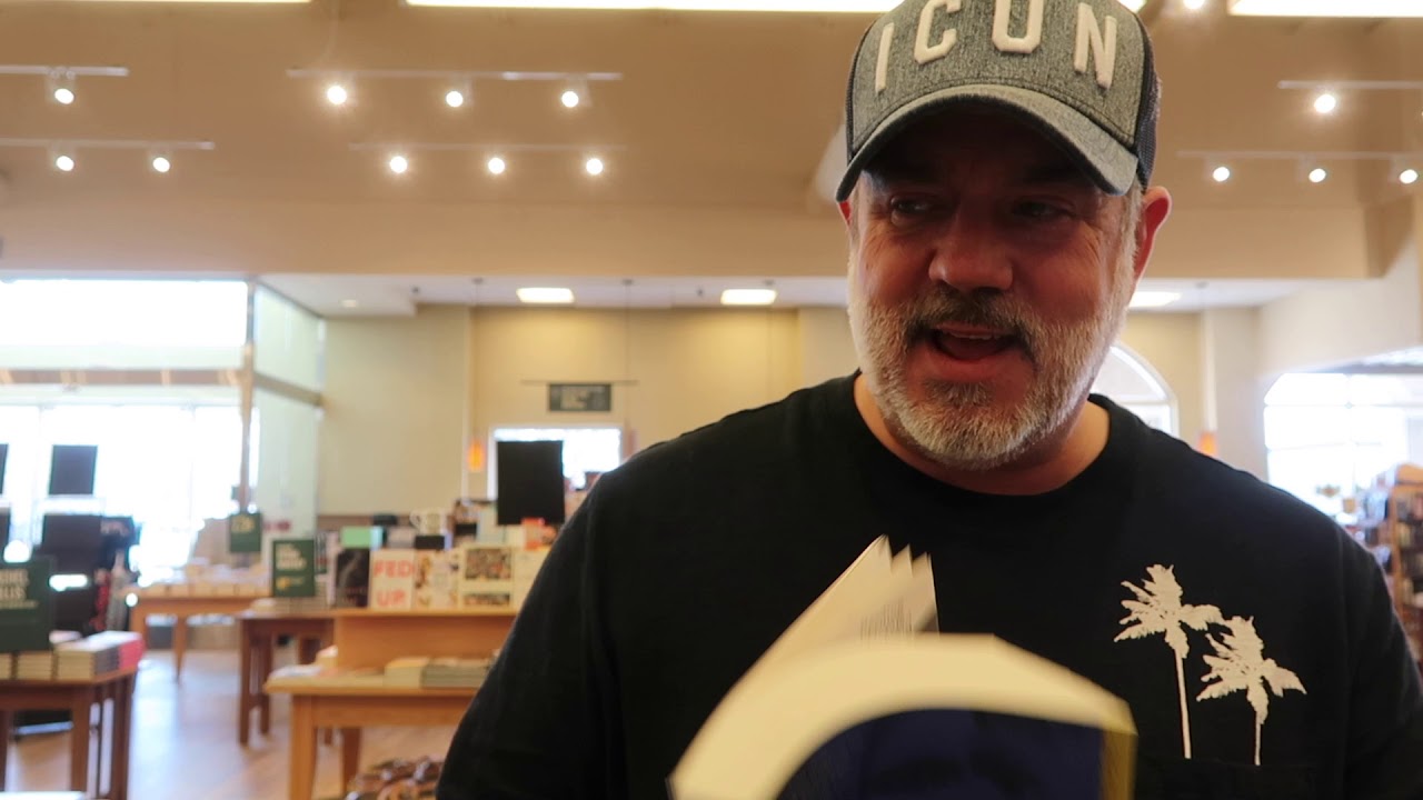 SHOPPING IN BARNES & NOBLE FOR A VACATION BOOK!