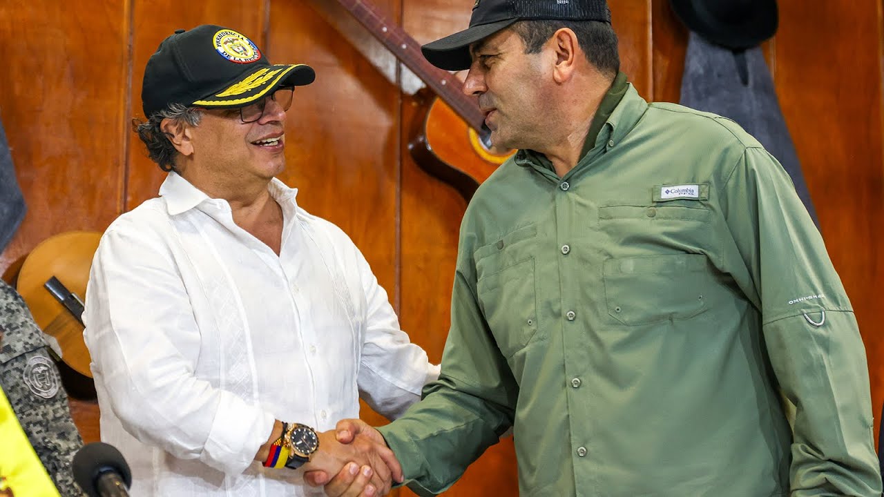 Presidente Petro durante la puesta en marcha de la construcción de la sede de la Universidad [...]