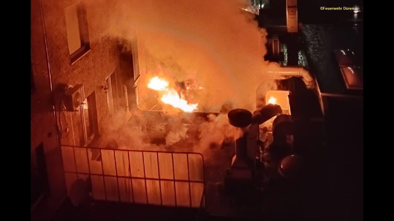 2025-11-30 Düren: Brand in Restaurant - Menschenleben in Gefahr