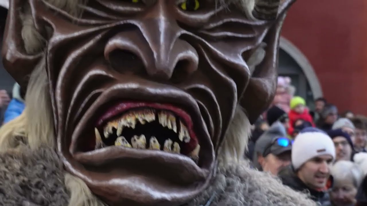 I Perchten, i ‘Krampus buoni’, portano fortuna a Pergine! 🎄🔥 Maschere, tradizione e magia alpina